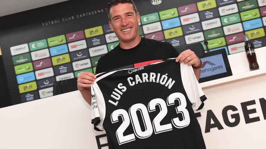 Luis Carrión confía en un buen mercado a pesar del bajo presupuesto del club