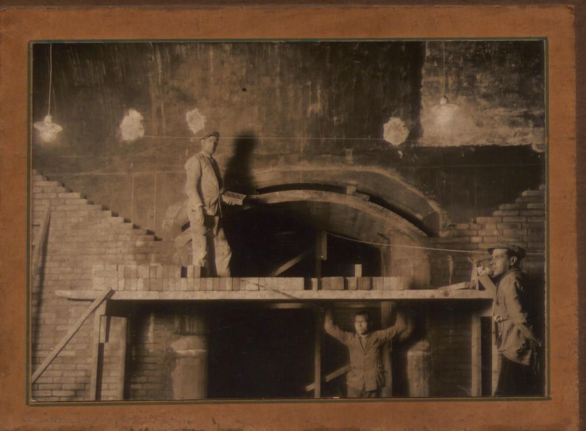 Construcción de la caja subterránea del edificio del Banco de España en Madrid. Ca. 1932-1935. Plata en gelatina.