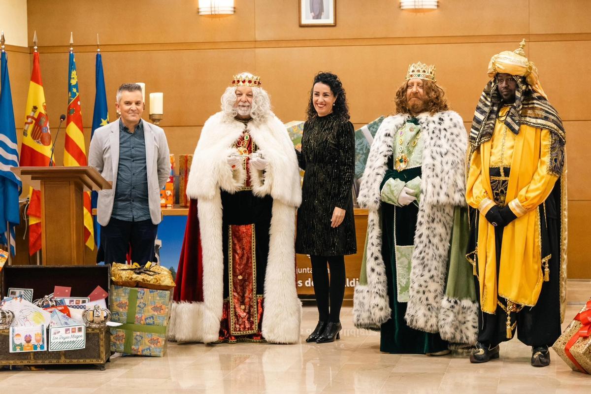 Recepción a Sus Majestades en Tavernes.