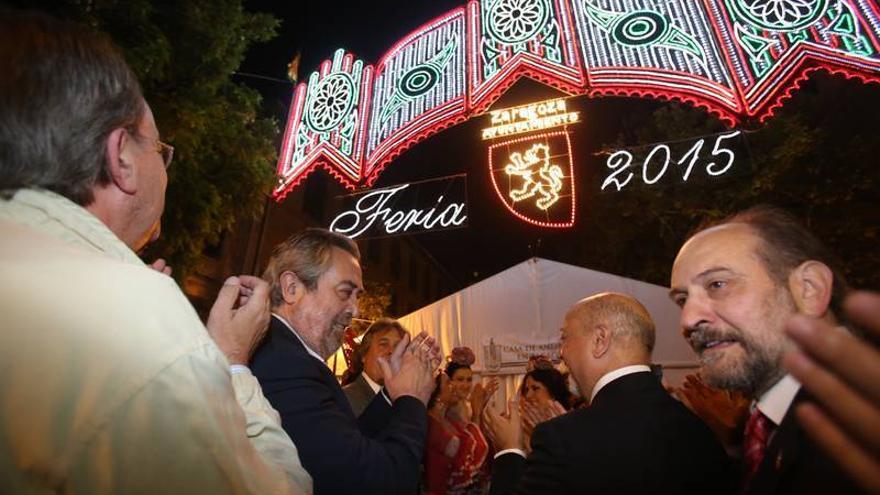 La calle Moret se ilumina con la feria