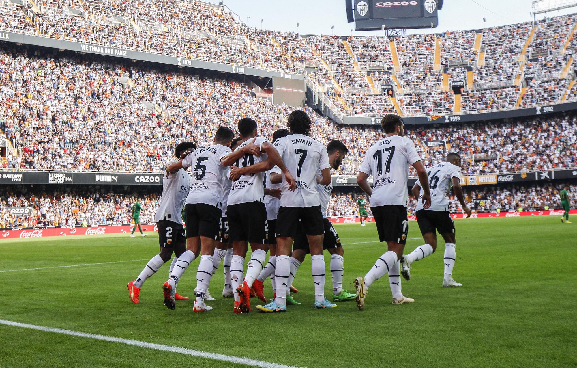 El empate entre el Valencia CF y el Elche en Mestalla, foto a foto