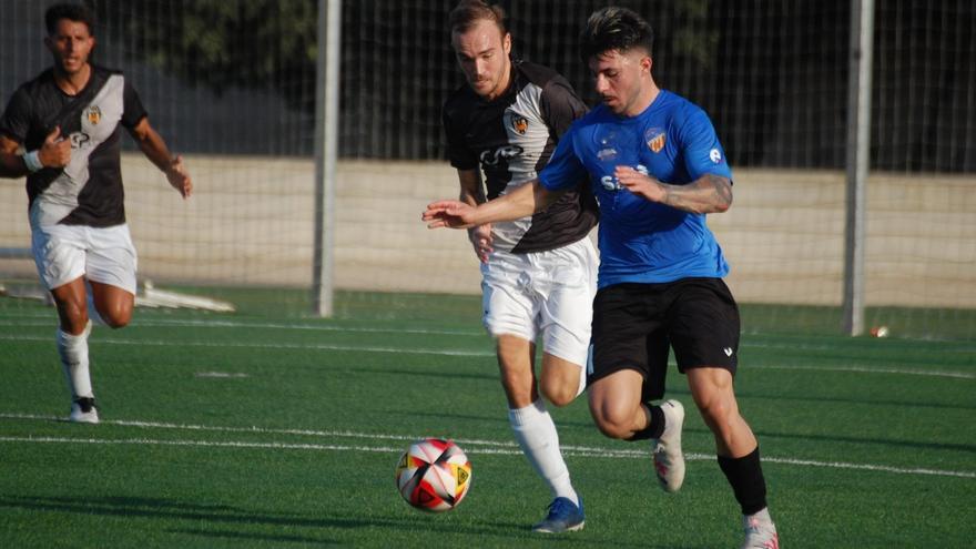 Rafa Hervás, en un lance del partido del Castellonense con el Burriana.