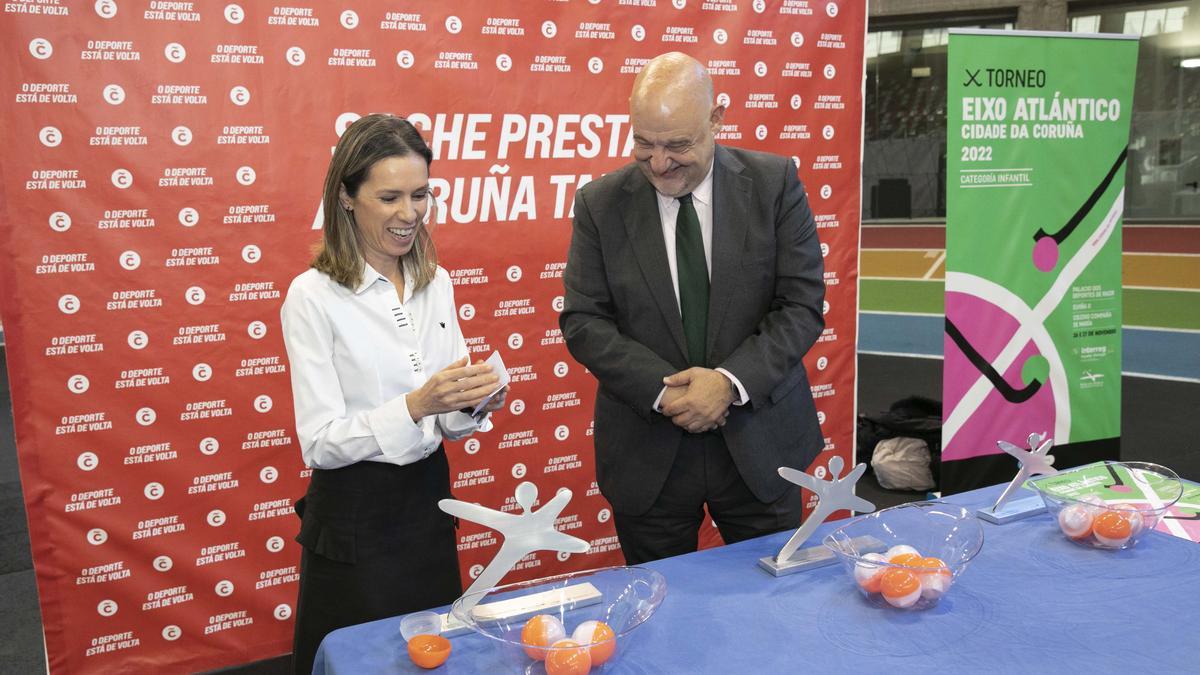 Mónica Martínez y Xoan Vázquez, en la presentación y sorteo del Torneo Eixo Atlántico.