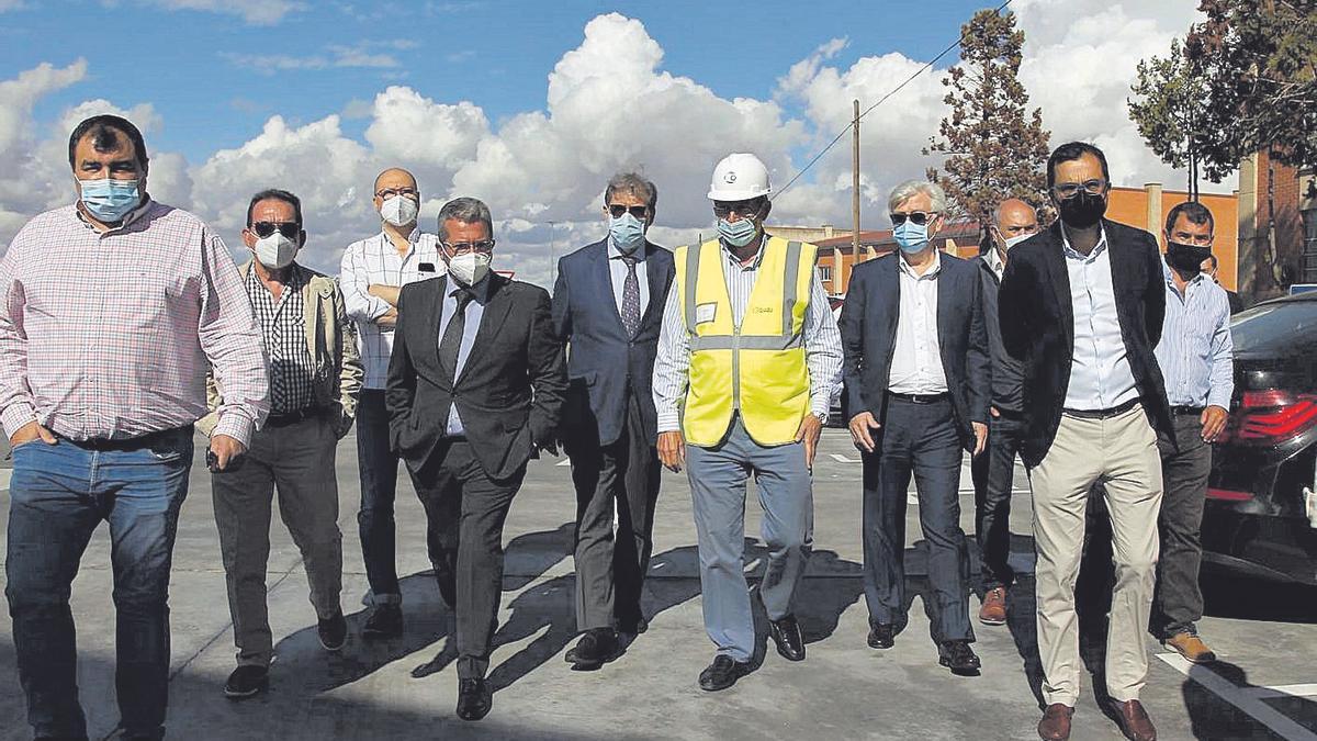 Santiago Aparicio, junto a los directivos de CEOE, visitó Tecozam y Cobadu.