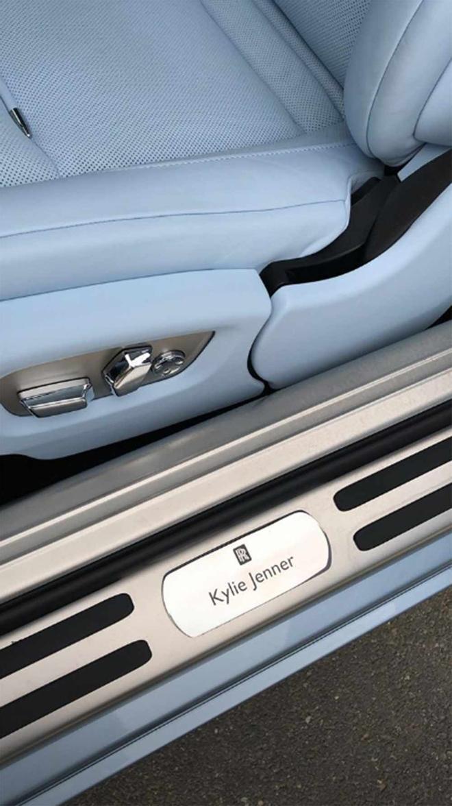 Nueva coche de Kylie Jenner con su nombre