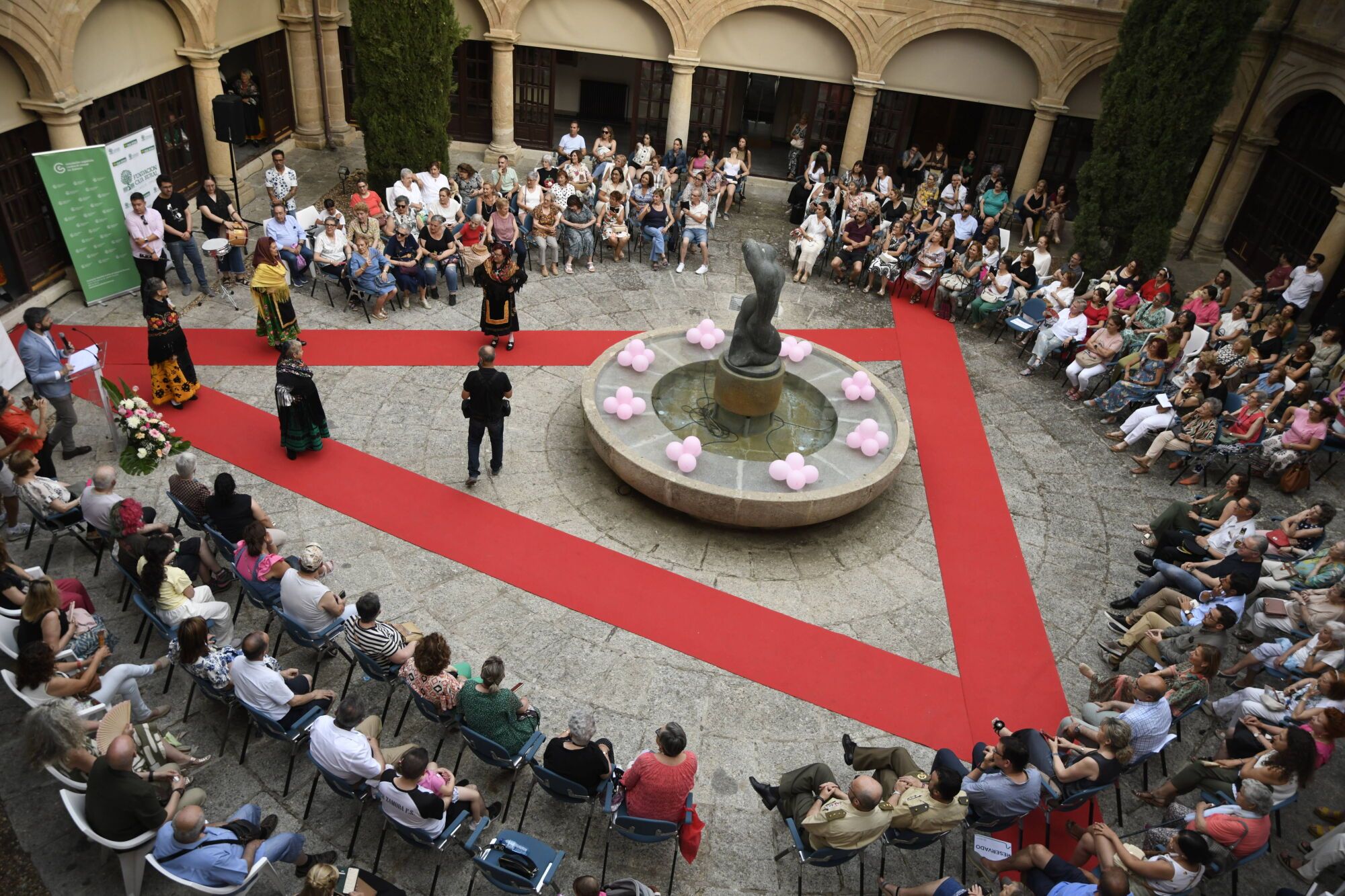 GALERÍA | Desfile por la vida: pacientes oncológicas visten trajes tradicionales de Zamora