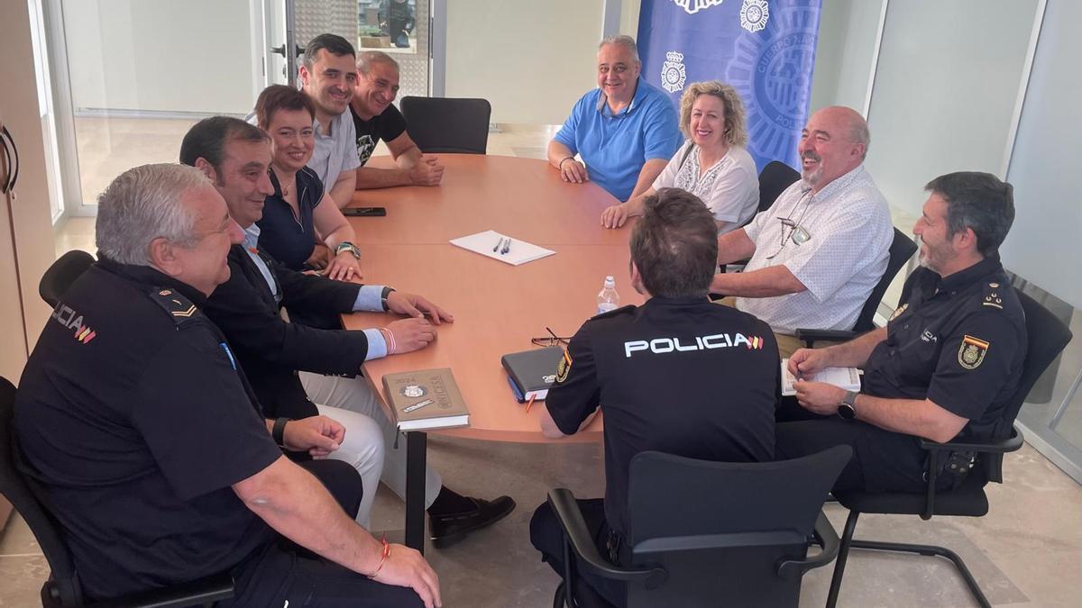 Reunión de comerciantes con Policía Nacional, en la comisaría, el año pasado.