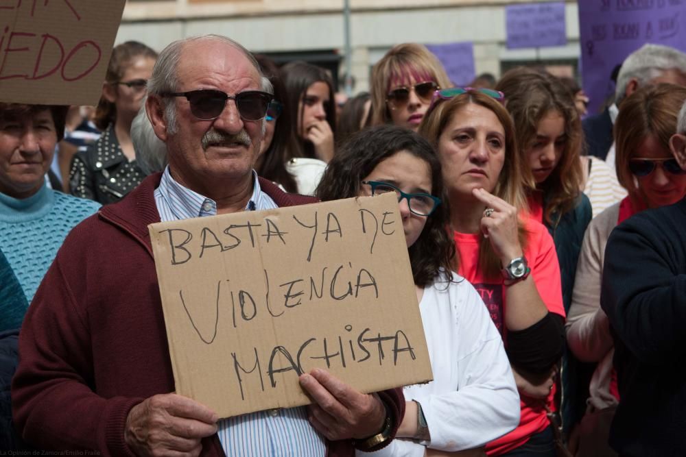 Concentración en recuerdo de Leticia Rosino