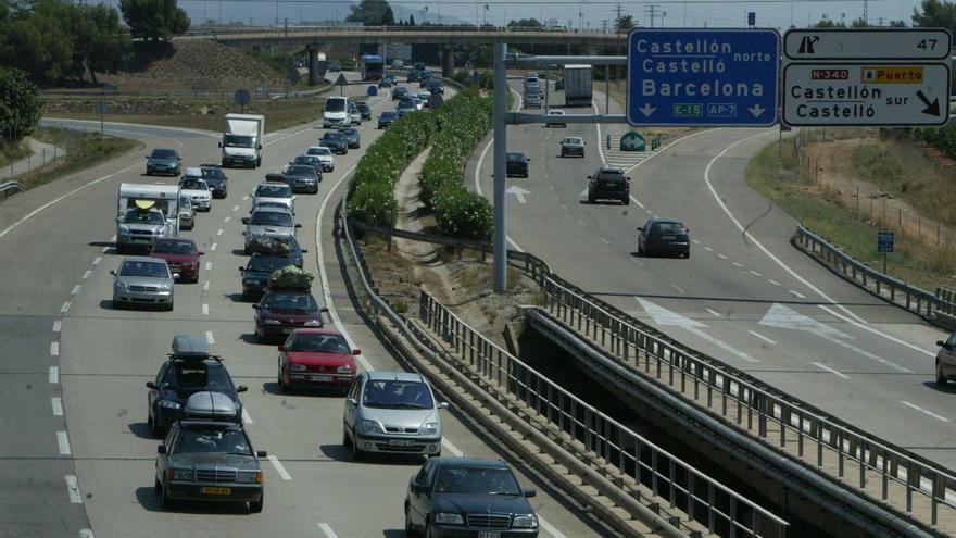 Dos accidentes en la AP-7 provocan retenciones en Almassora y Alcalà de Xivert