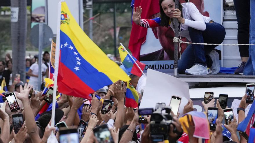 Venezuela acude a las urnas entre el deseo de cambio y el temor al fin de la era Maduro