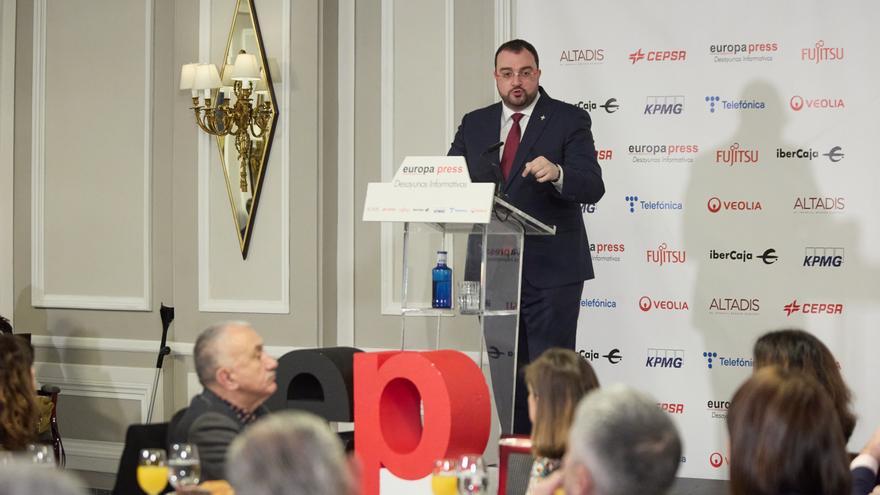 Adrián Barbón responde a la polémica con Toni Cantó tras sus críticas al bable: &quot;Bastante tiene con lo que tiene&quot;