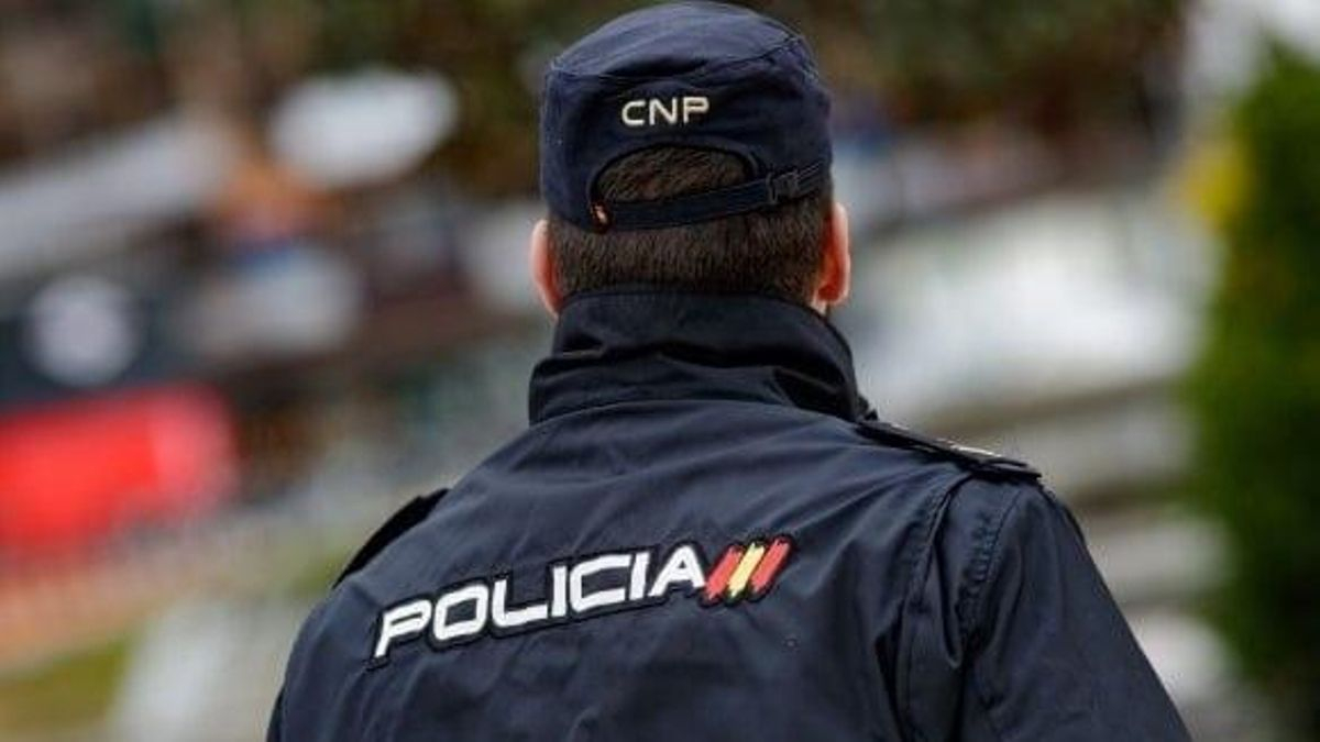 Un agente de la Policía Nacional.