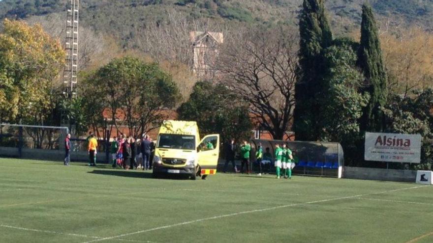 Un jugador del Montcada arrea un cabezazo a un técnico de La Jonquera