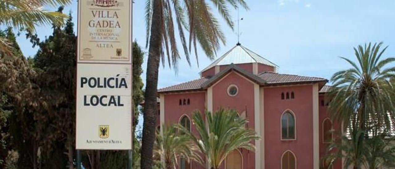 Altea cierra el retén de Villa Gadea y traslada al centro  la Policía Local