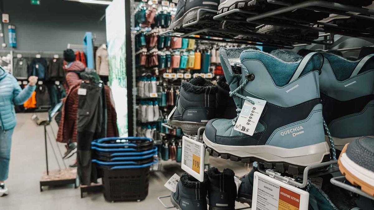 Atascos en Decathlon para hacerse con las botas urban ultracómodas que que te permite andar por nieve, lluvia o montaña: el precio cae a menos de 20 euros