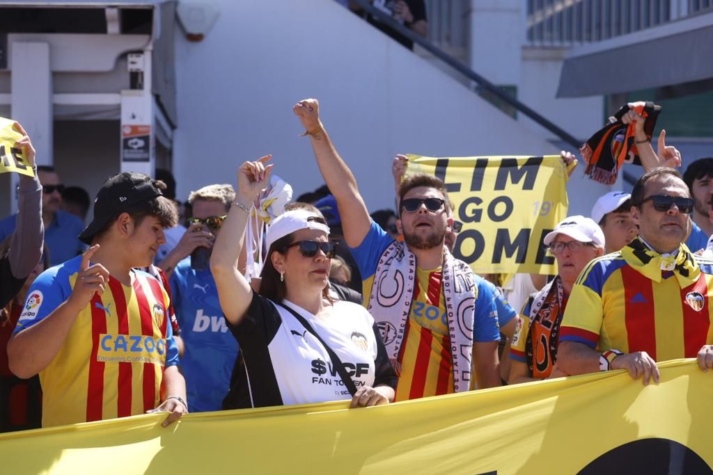 La afición del Valencia CF ante el Elche