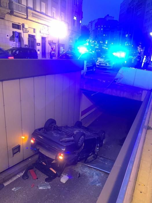 Un vehículo se precipita a un parking de la calle Lepanto de Vigo