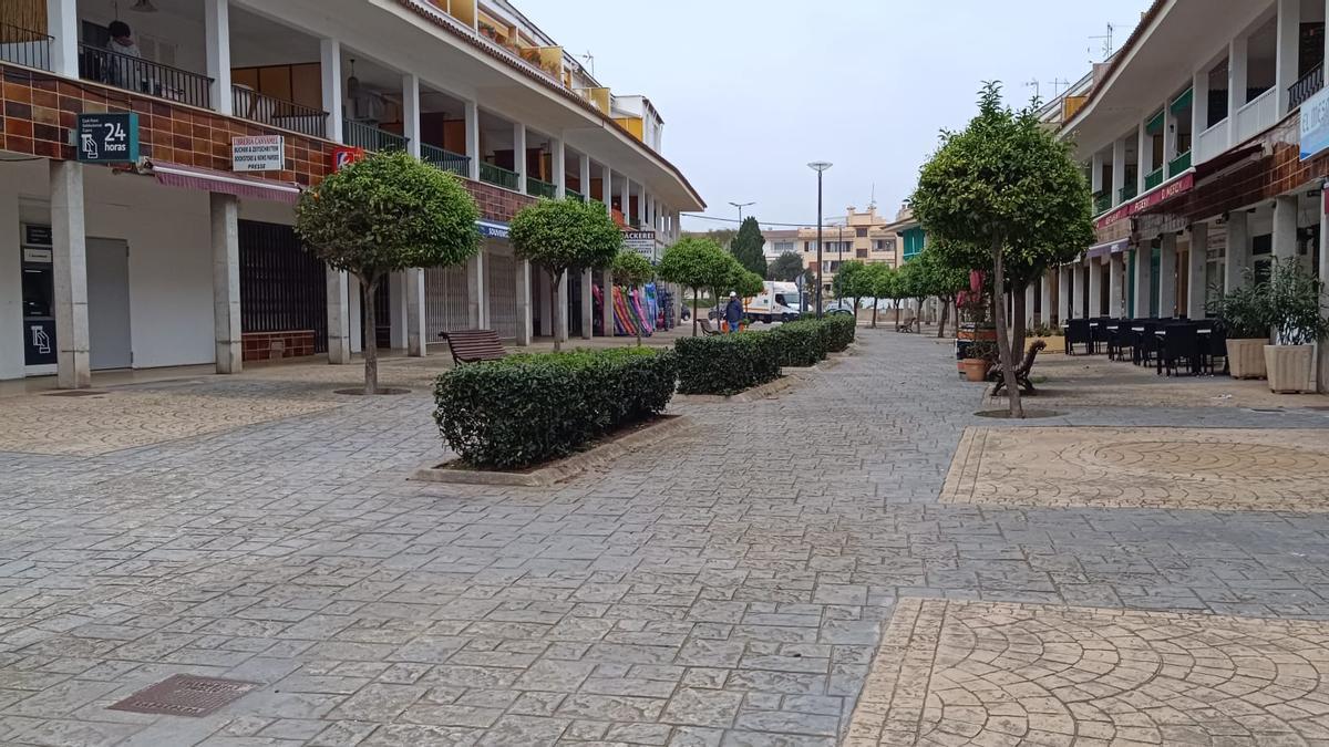 Una de las calles comerciales de Canyamel que forman parte del proyecto de embellecimiento.