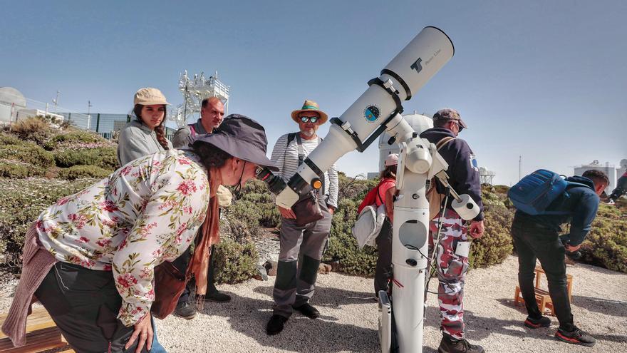 Un día en el corazón de la astronomía canaria: cientos de personas acuden a las jornadas de puertas abiertas del Observatorio del Teide