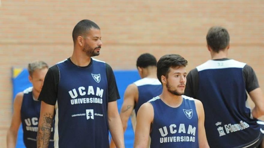 Faverani con Alberto Martín en un entrenamiento.