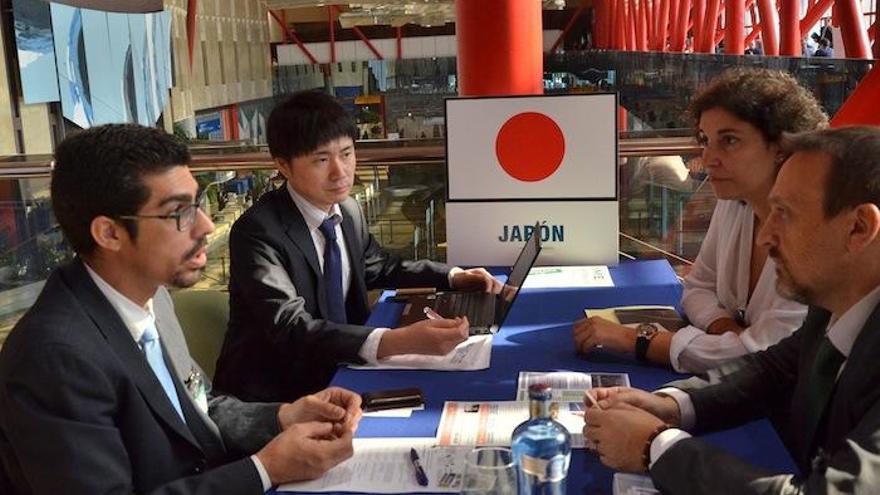 Una cita de negocios con representantes de Japón.