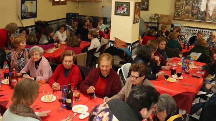 Comida de hermandad de las mujeres de Benilloba