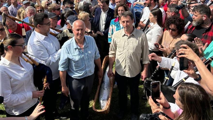 Crónica del arranque salmonero con un Campanu de récord: la intensa subasta de Cornellana, el Sella en blanco y un salmón del Cares que no se vende (por ahora)