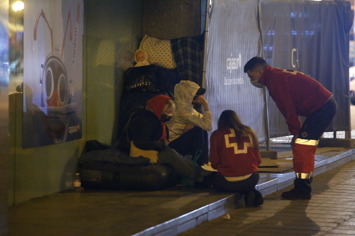 Unas 40 personas duermen en la calle a diario pese al plan Ola de Frío