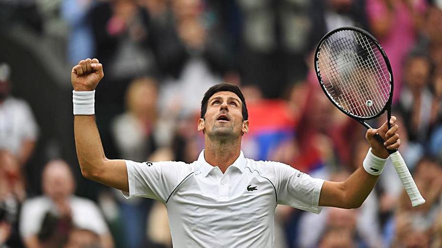 Djokovic no falla en su estreno en Wimbledon.