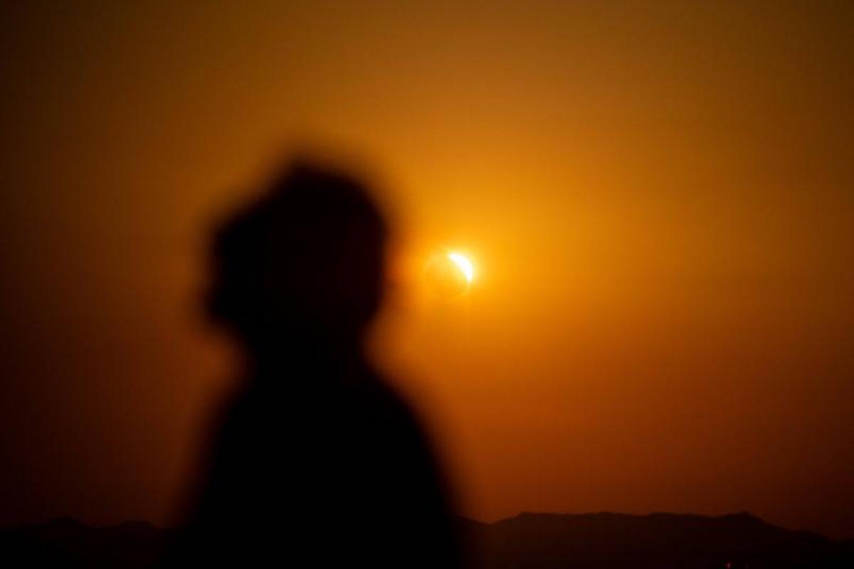 Imagenes del Eclipse solar visto desde el Castillo de Montjuic.