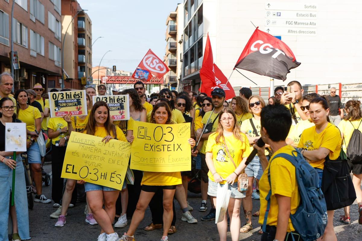 La protesta de docents a Manresa, en imatges