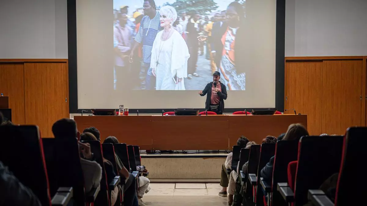 "África nos unió": La UAB rinde homenaje al fotógrafo Toni Espadas un año después de su muerte en Etiopía