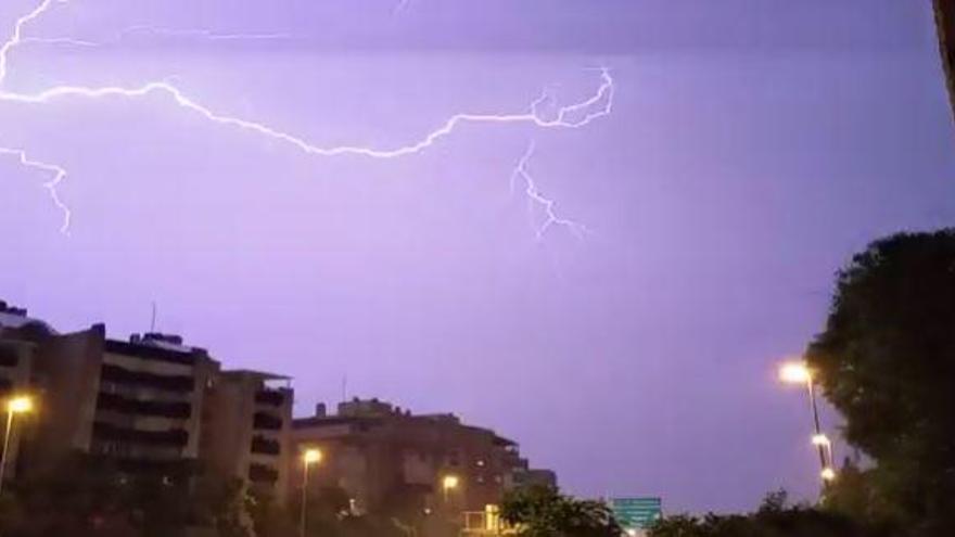 Imagen de la tormenta eléctrica sobre Murcia hace cuatro días.