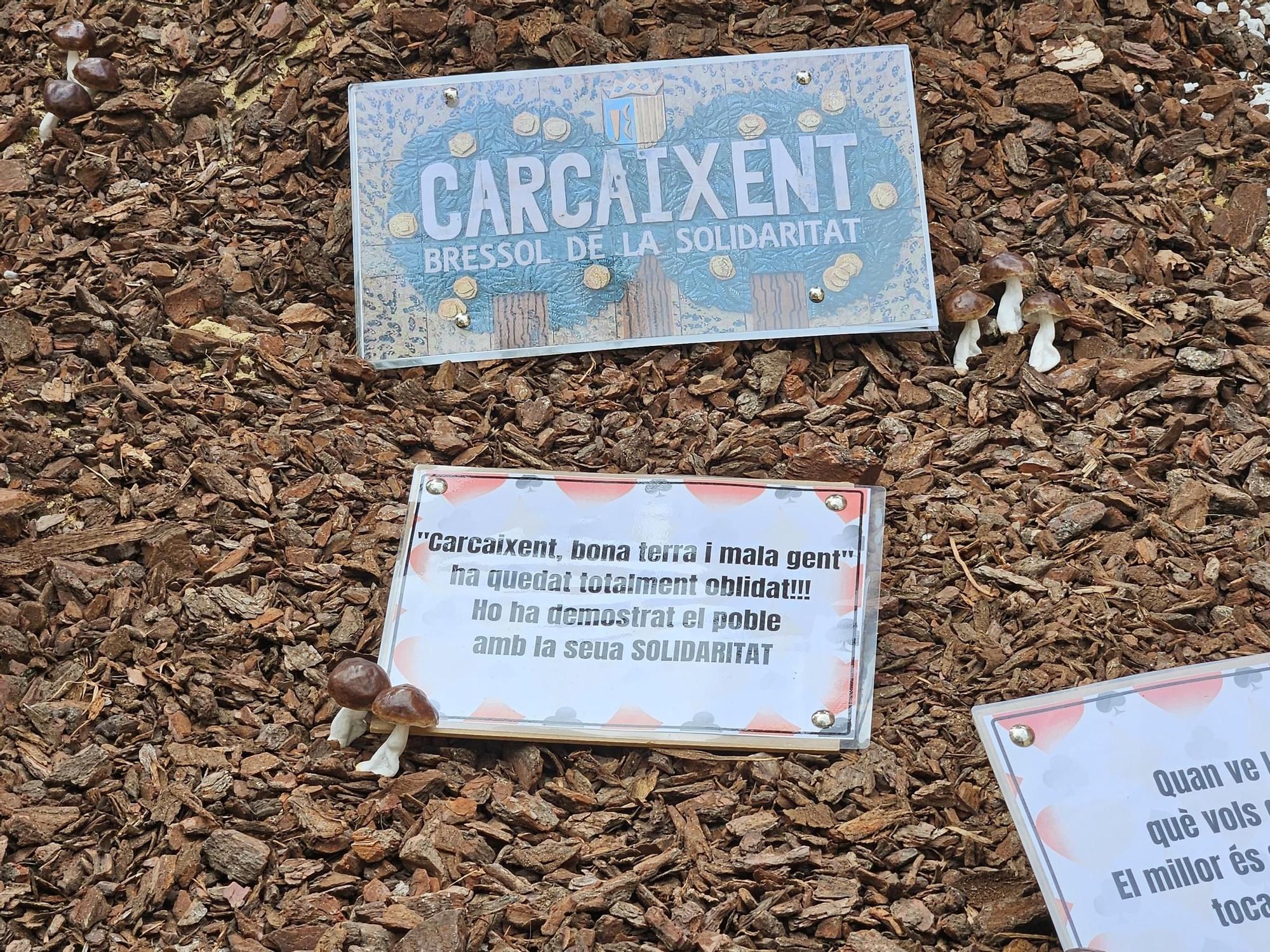 Las fallas de Carcaixent se llenan de críticas contra Mazón y homenajes a los voluntarios