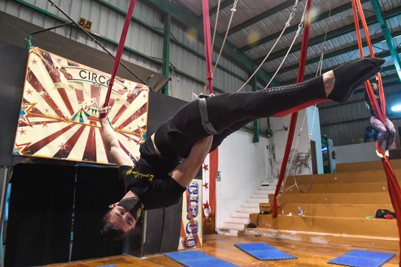 La escuela de circo malabares San Borondón cumple quince años