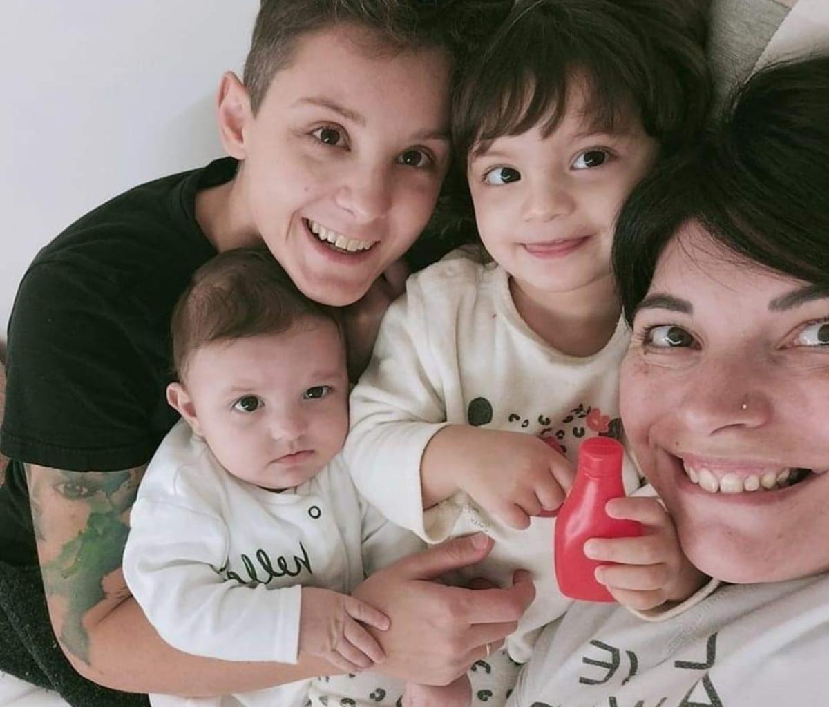 Federica y Sonia con su hija, Beatrice, de 2 años, y su hijo, Leonardo, de 2 meses.