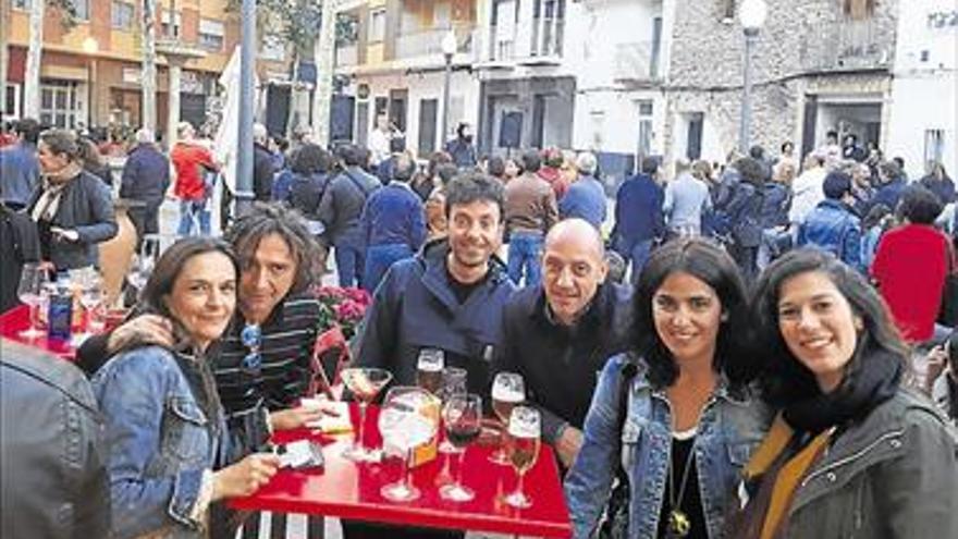 La plaza de los Dolores renace con el ‘tardeo’