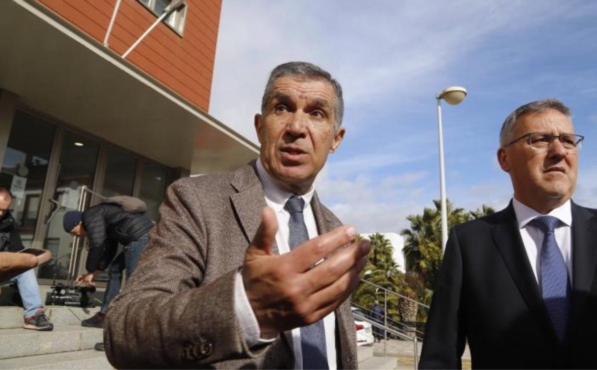 Lorenzo del Río atiende a los medios de comunicación tras el accidente en Adamuz.