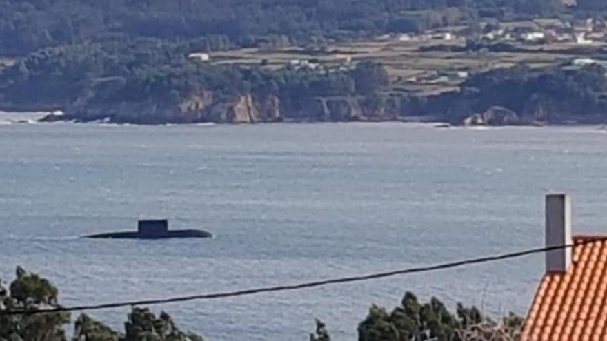 El mal estado del mar atrae a las aguas de Sada a un submarino argelino