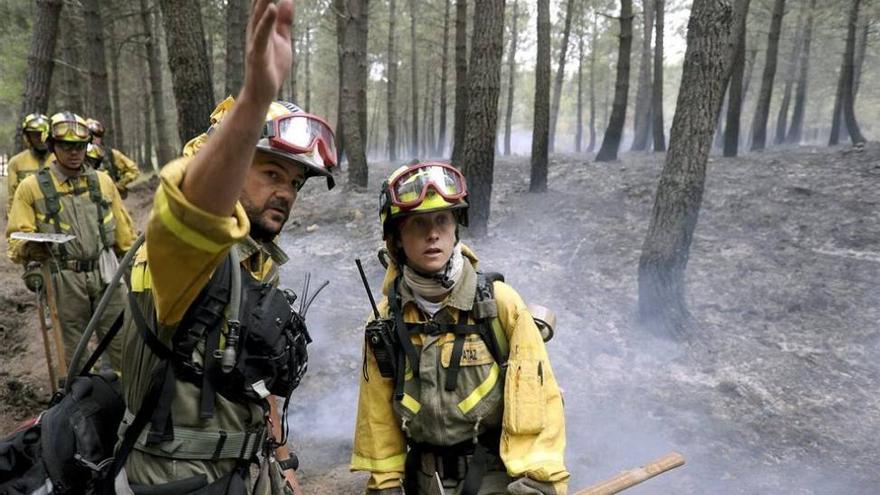 Continúa activo el incendio de Bustares en la Sierra Norte de Guadalajara