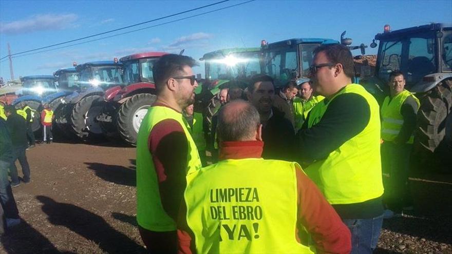 Medio millar de agricultores piden en Quinto limpiar el cauce del Ebro