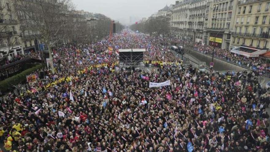 París se lanza a la calle contra el matrimonio gay