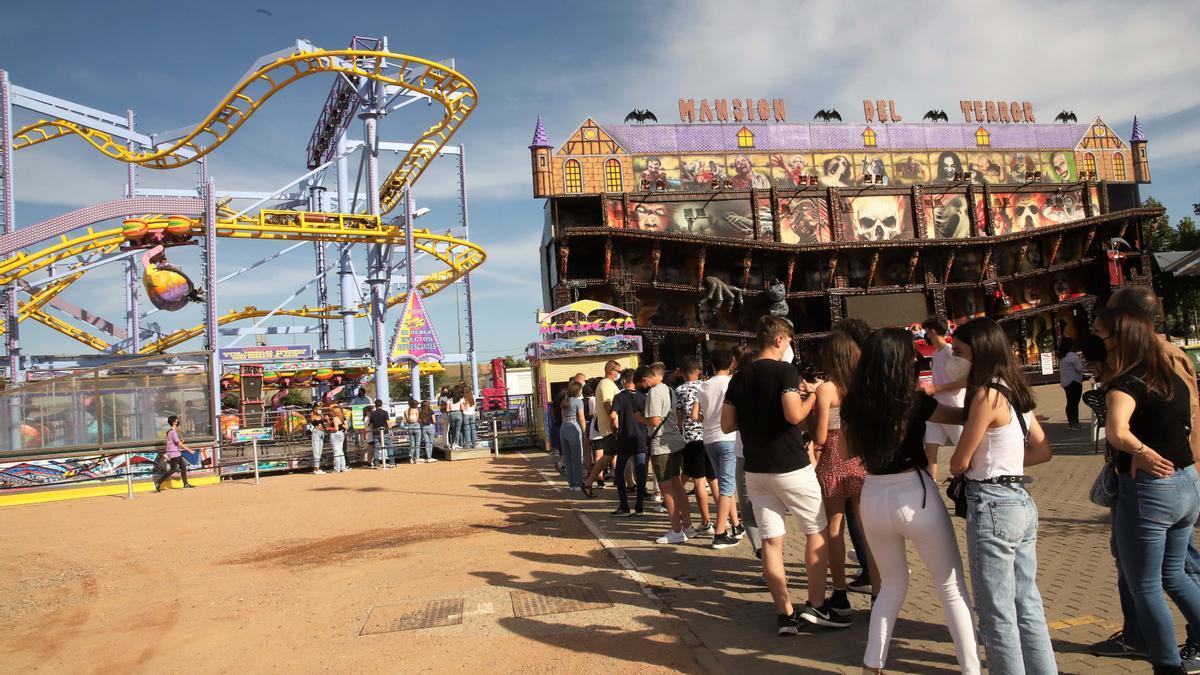 Los más jóvenes toman el 'Arenal Park'