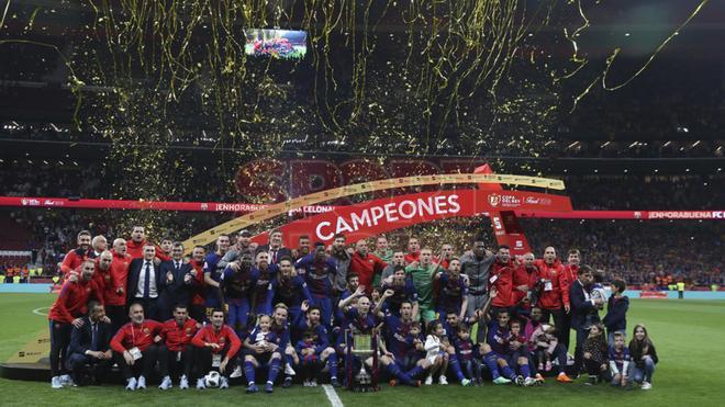 Celebraciones y entrega trofeo Final Copa del Rey Sevilla 0 - FC Barcelona 5