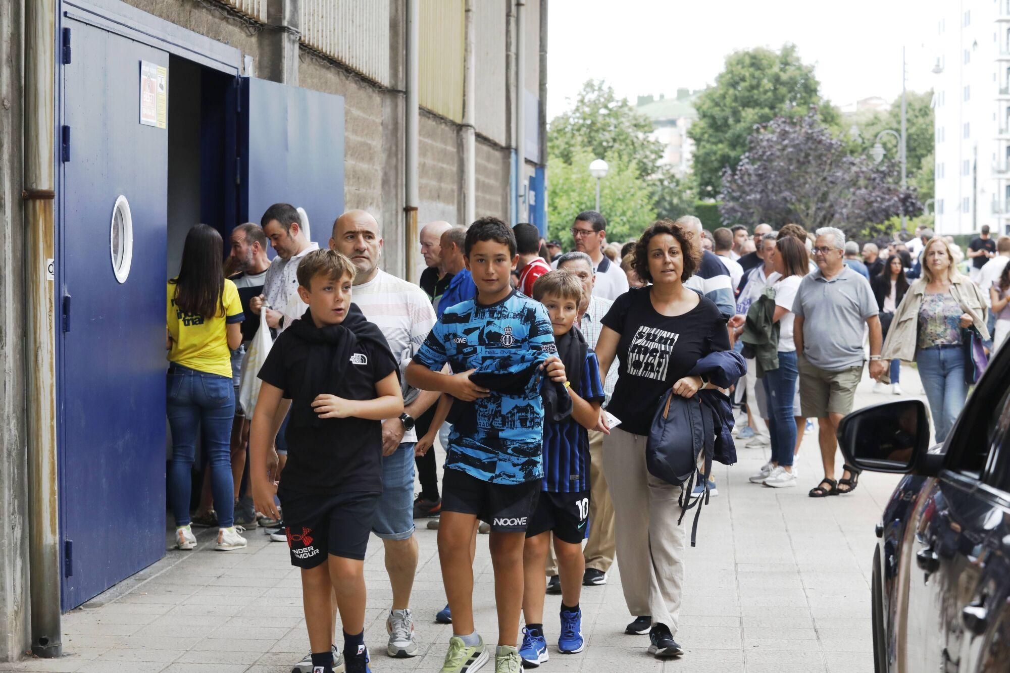 EN IMÁGENES: Partido amistoso entre Real Avilés y Real Sporting