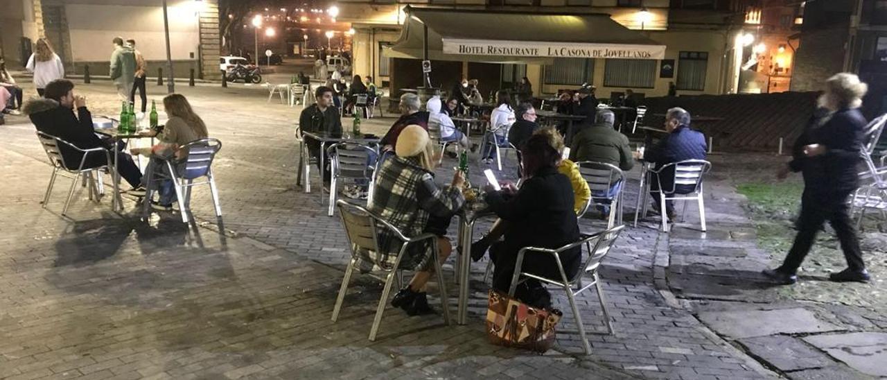 Ambiente de una terraza en Gijón | Ángel González