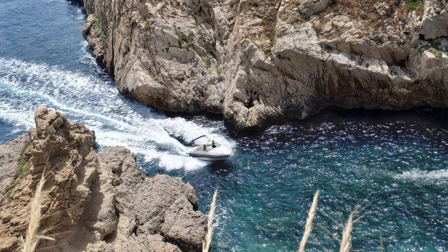 El &quot;freu&quot; de Ambolo, un peligroso coladero de barcas