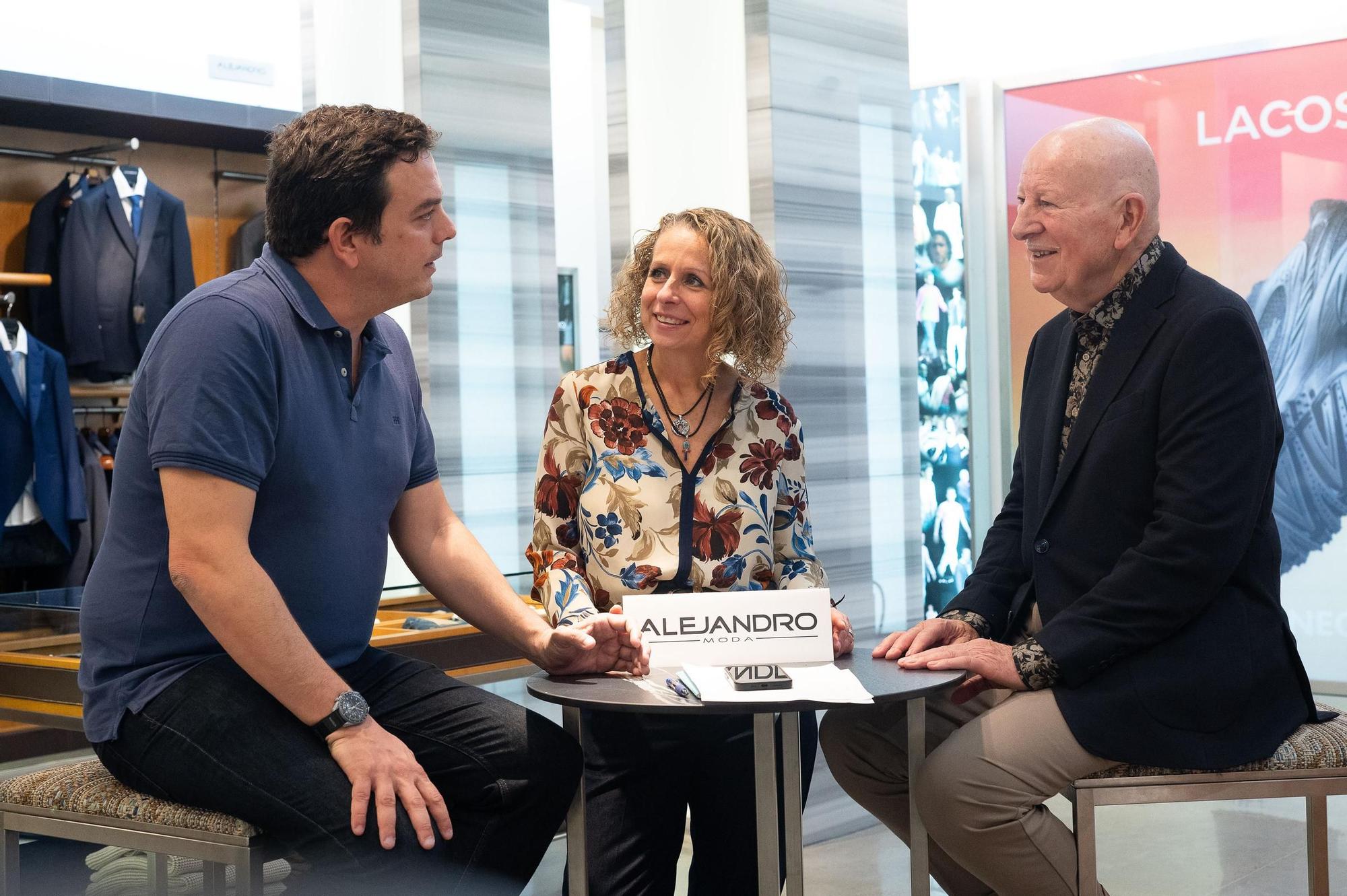 Alberto J. Schuhmacher, Vanessa Til y Alejandro Martínez durante la conversación mantenida con EL PERIÓDICO DE ARAGÓN.