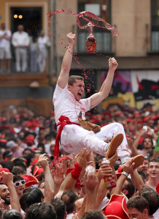 Un chupinazo inclusiu dóna inici als «Sanfermines