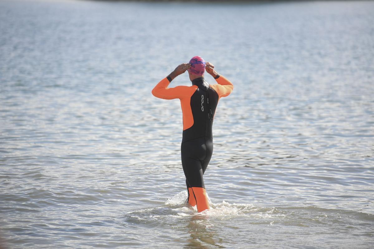 La prueba de natación en aguas abiertas contó con salida y llegada en la playa de Santa Cristina.